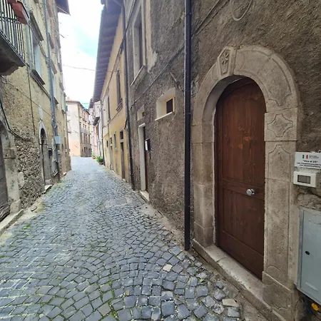 Vico Al 23, In Pieno Centro Storico Apartment Tagliacozzo